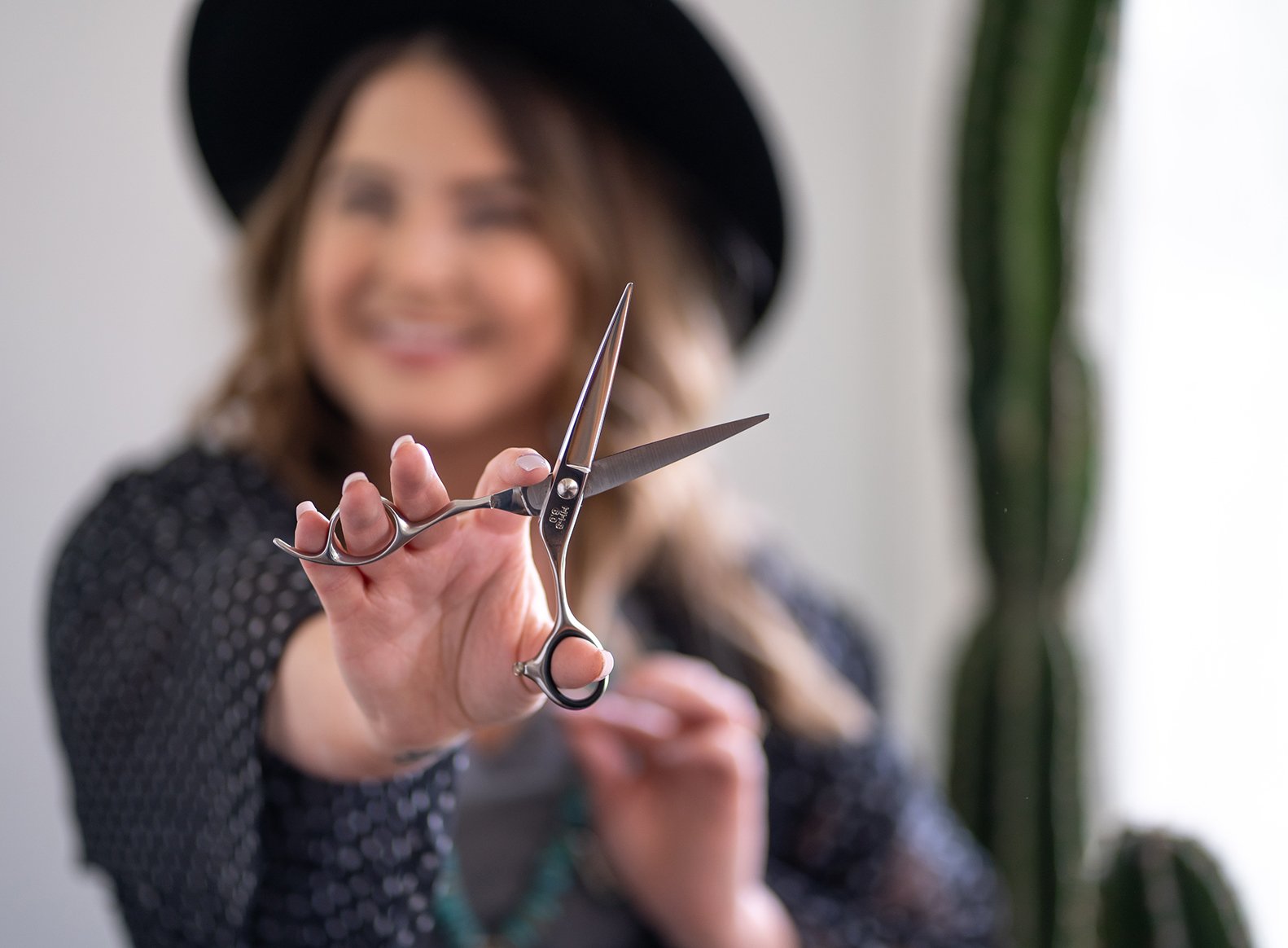 What's the Difference Between Right and Left Handed Scissors?